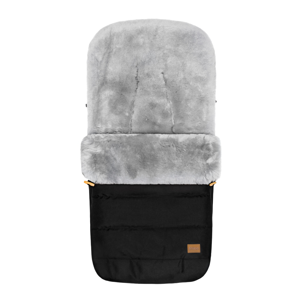 Natürlich warm mit Merino-Lammfell Winterfußsack in Schwarz mit hellgrauem Merino-Lammfell-Innenfutter. Der Fußsack ist aufgeklappt dargestellt, das Fell bedeckt die gesamte Liegefläche.