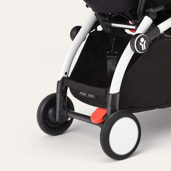 Auf dem Bild ist der YOYO Buggy mit seinem patentierten Bremssystem zu sehen, das sofort reagiert und ein sicheres, sanftes Stoppen ermöglicht Patentiertes Bremssystem