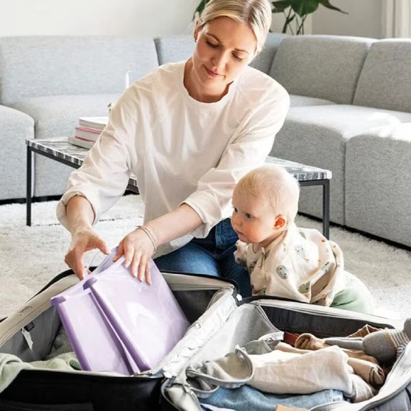 Zusammengefaltete Stokke Flexi Bath zur platzsparenden Aufbewahrung.
